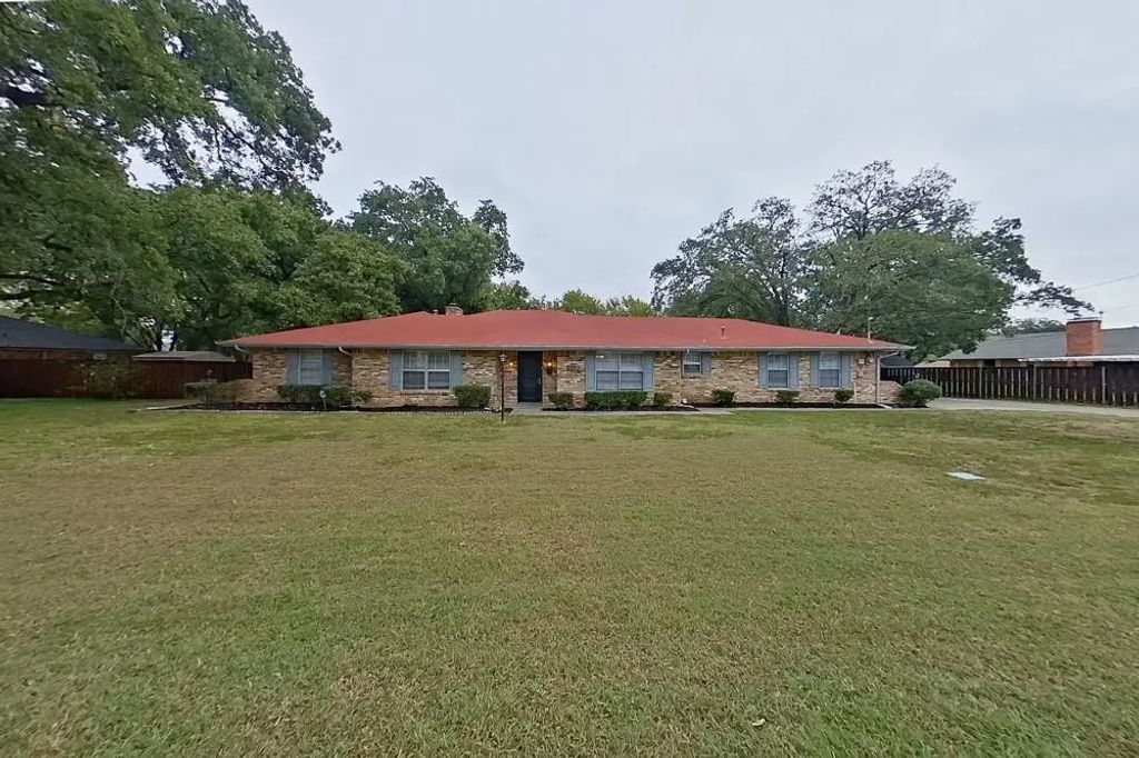 606 Meadow Grove Drive, Seagoville