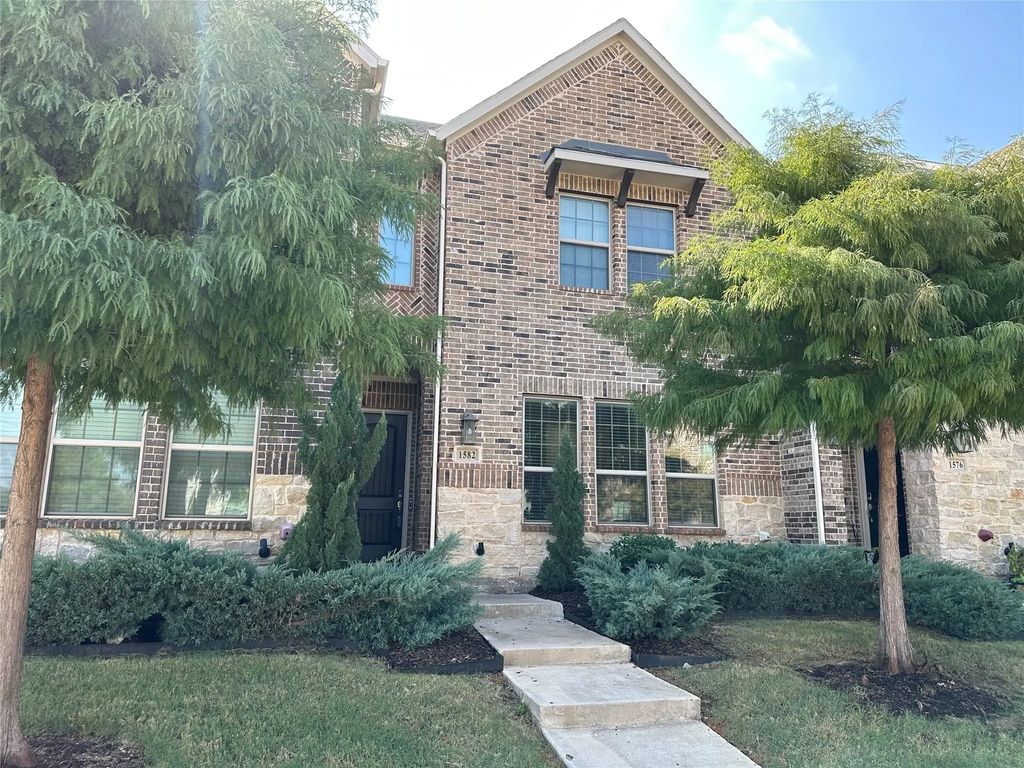 1582 Windermere Way, Farmers Branch