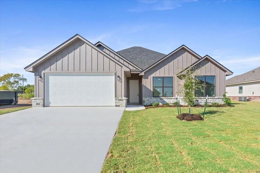 112 Great Trail Road, Riesel