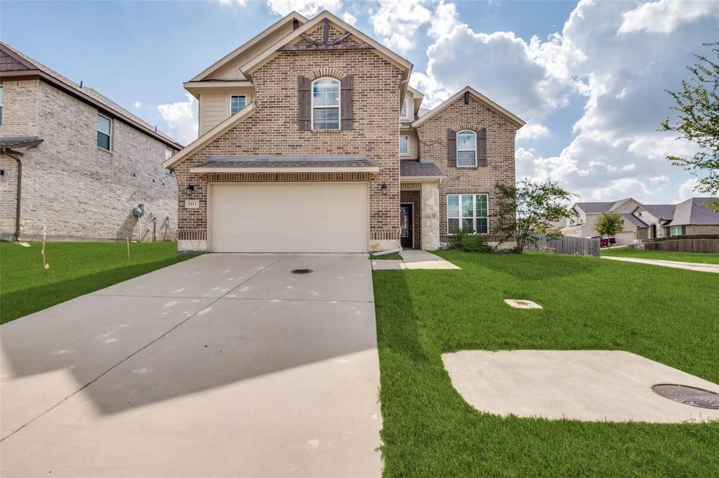 801 Woodcrest Drive, Ennis