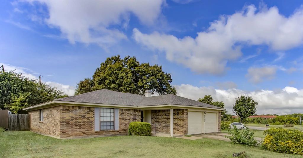 3753 Misty Meadow Drive, Fort Worth
