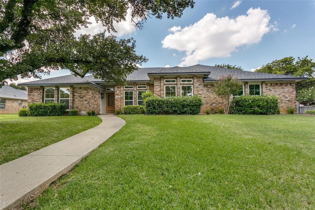 3700 Cliffwood Drive, Colleyville