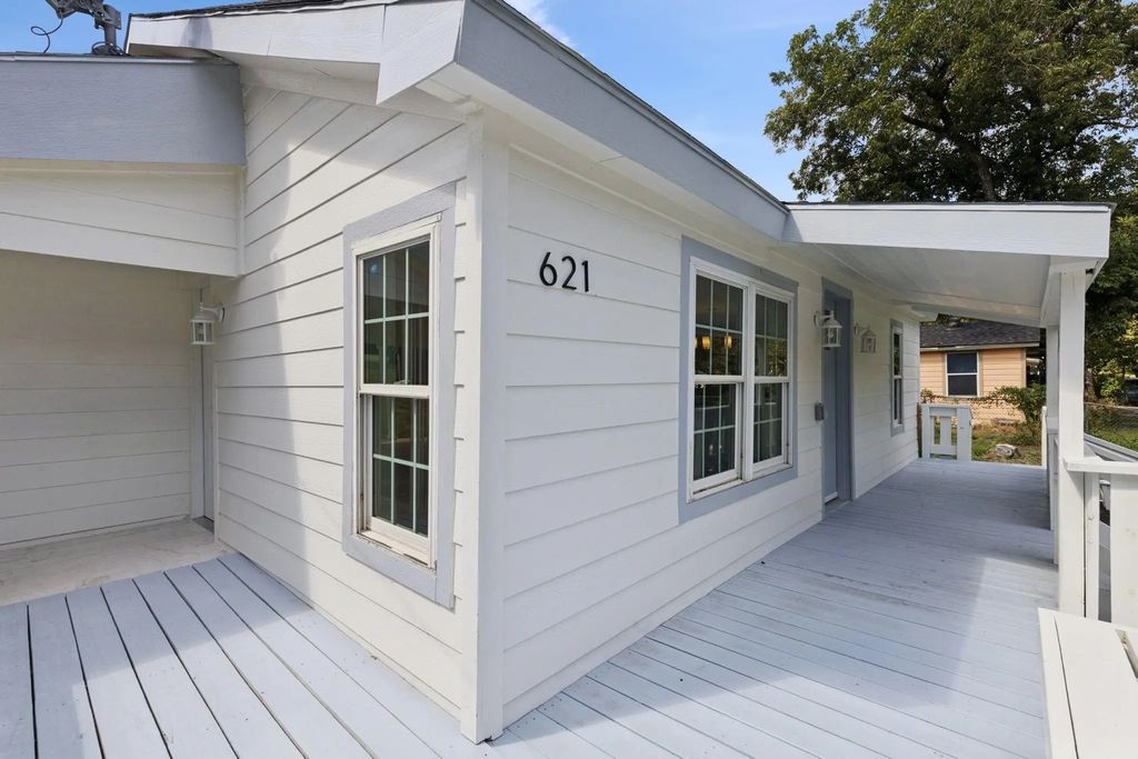 621 Alameda Road, Azle