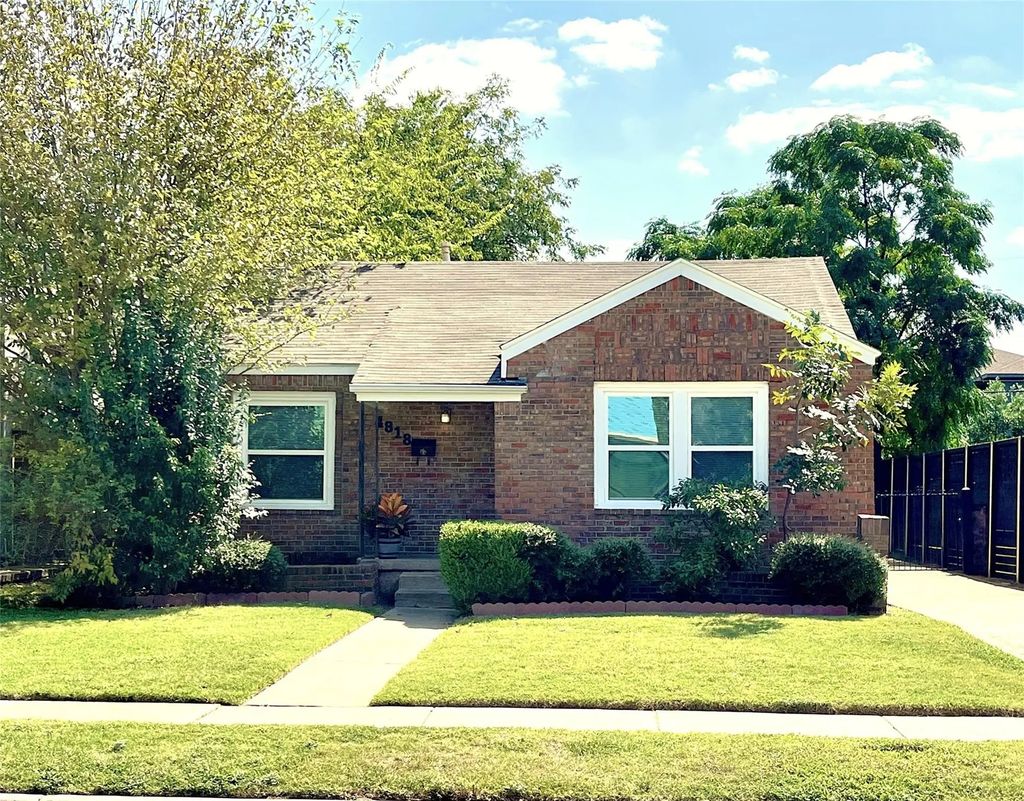 4818 Hopkins Avenue, Dallas