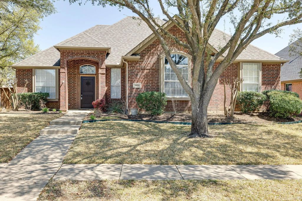 1928 Trail Ridge Lane, Flower Mound