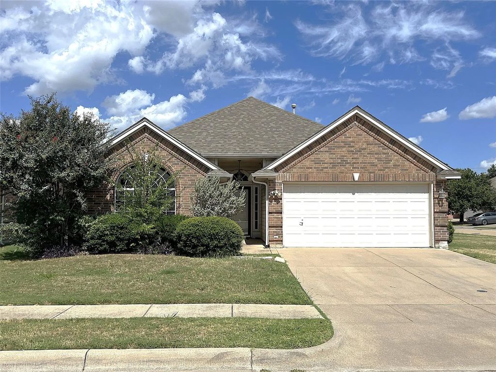 9153 Winding River Drive, Fort Worth