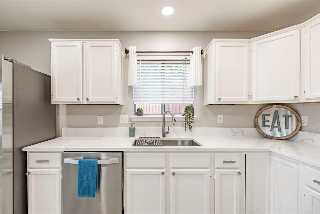 1805 Creek Crossing, Garland
