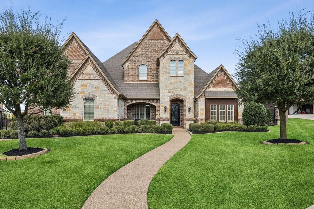 408 W Chapel Downs Drive, Southlake