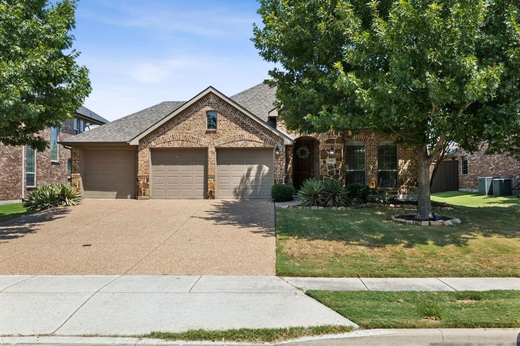 910 Fox Ridge Trail, Prosper