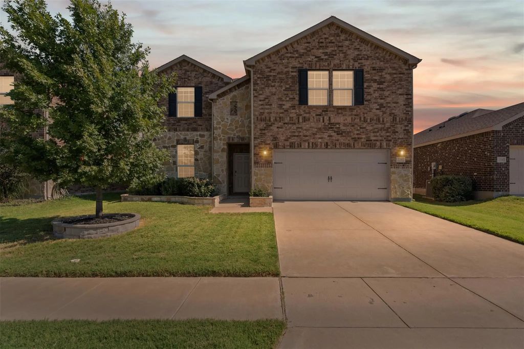 2216 Perrymead Drive, Forney