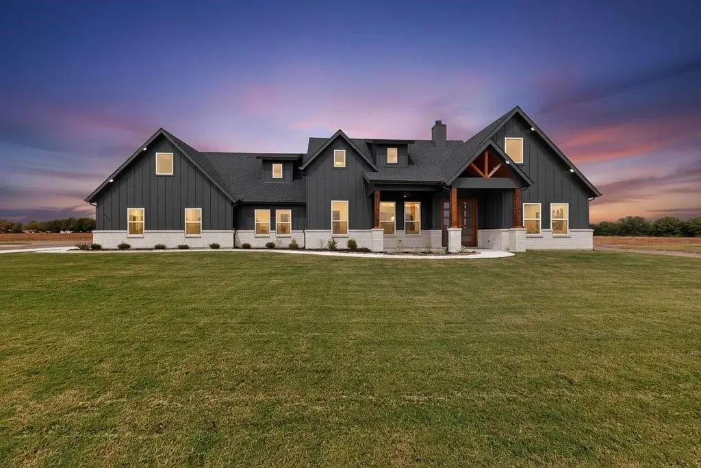 238 County Road 4615, Wolfe City