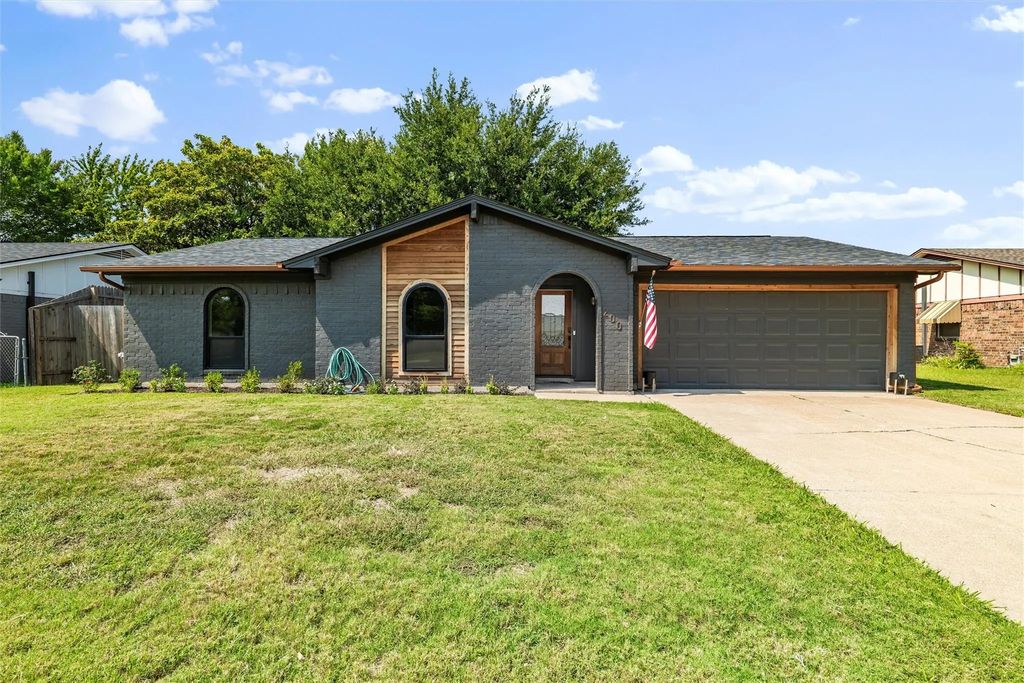 200 Navajo Drive, Keller