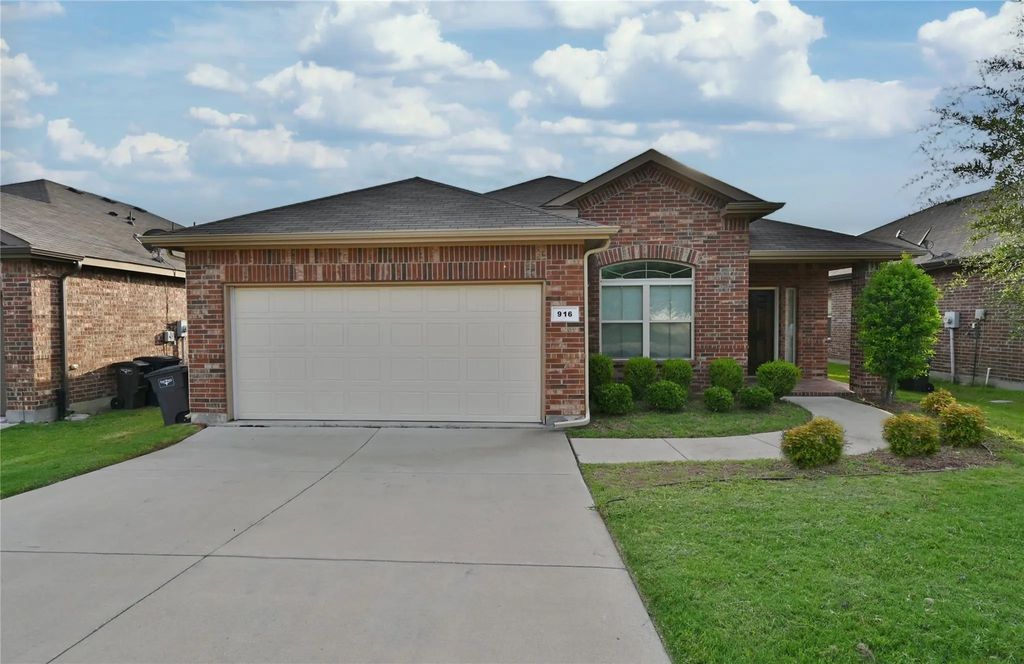 916 Iona Drive, Fort Worth