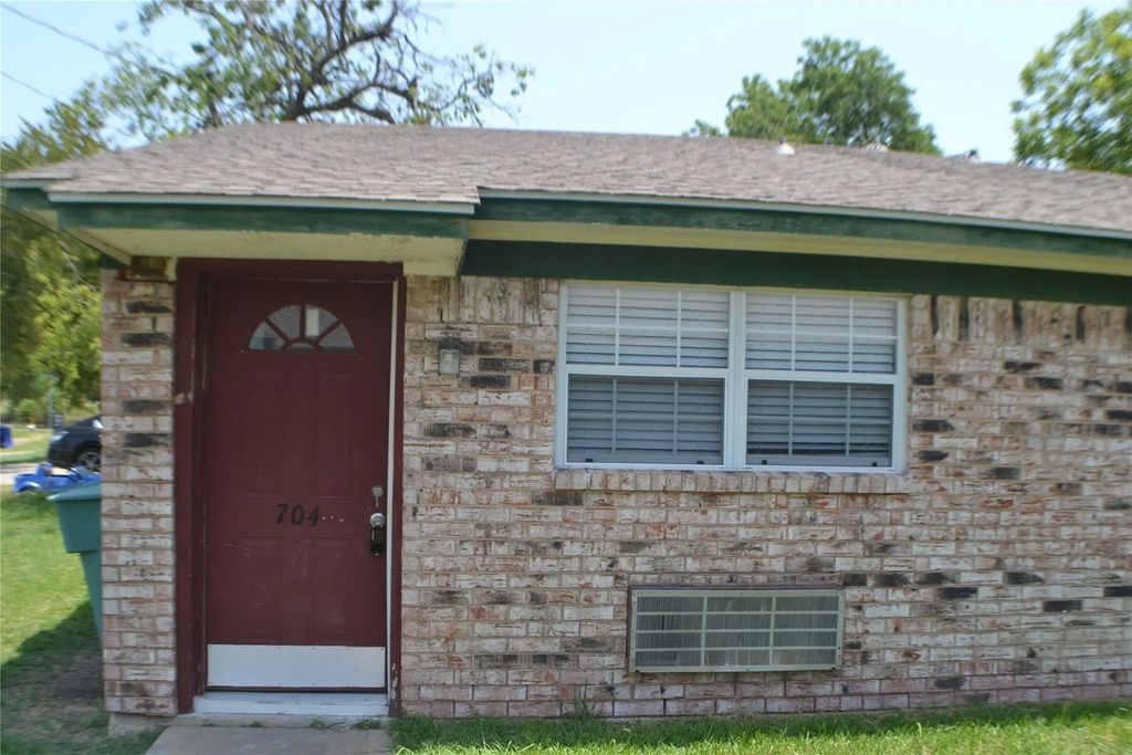 704 N Frisco Road, Sherman
