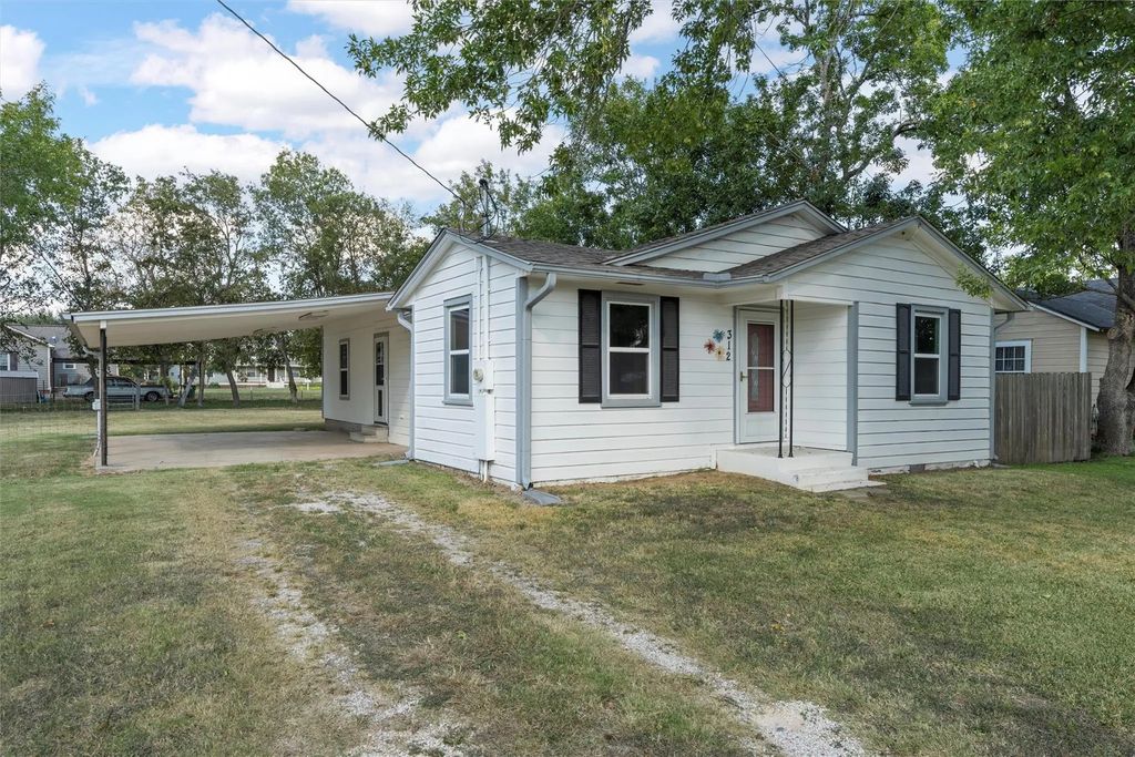 312 E Colorado, Bremond