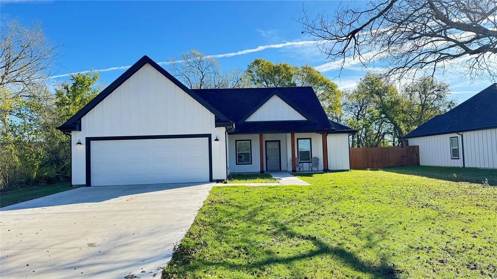 209 S 4th, Celeste