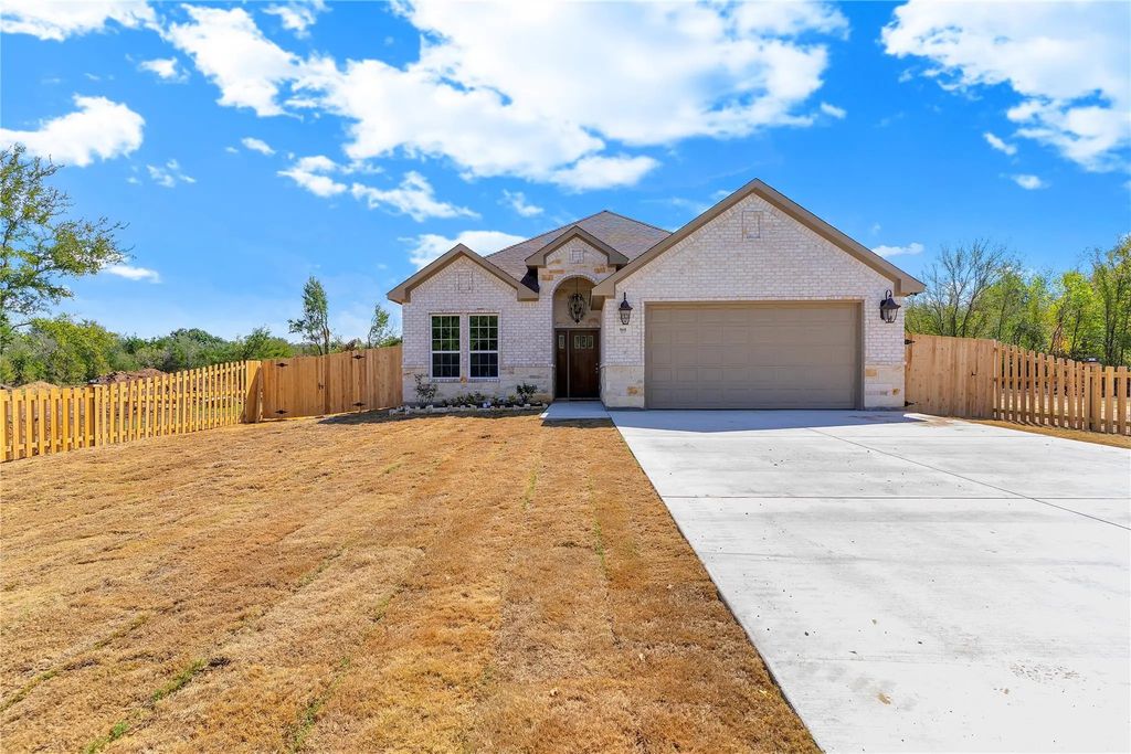 868 Fuller Road, Cleburne