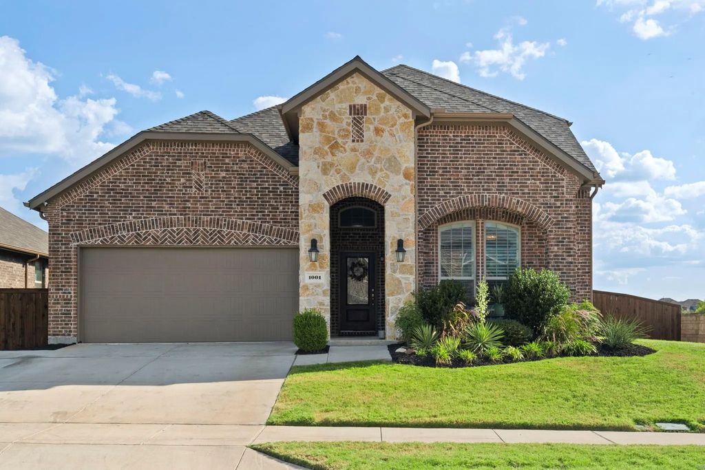 1001 Berry Street, Celina