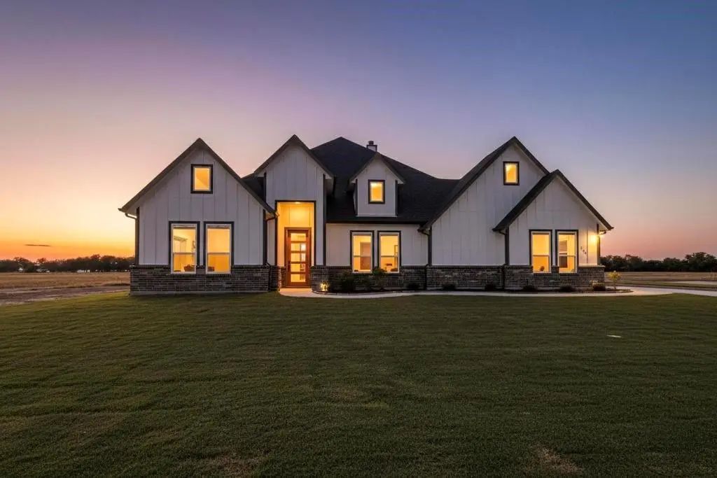 222 County Road 4615, Wolfe City