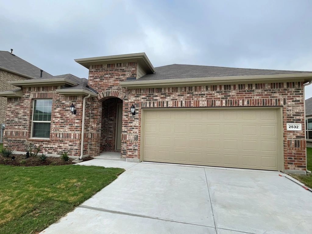 2532 Birchcrest Drive, Fort Worth