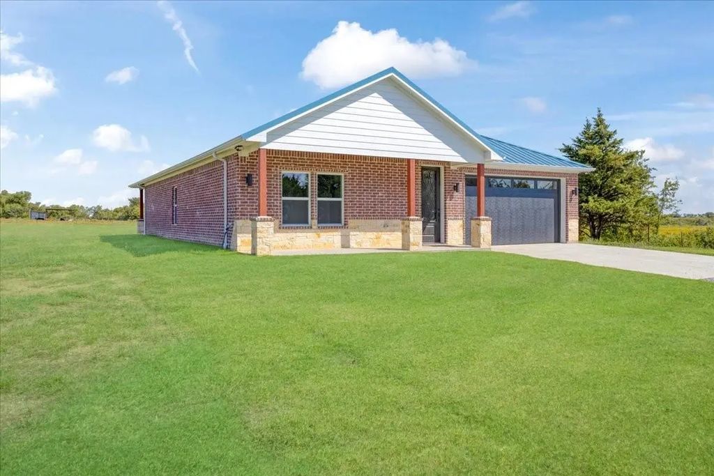 452 Spalding Road, Sherman