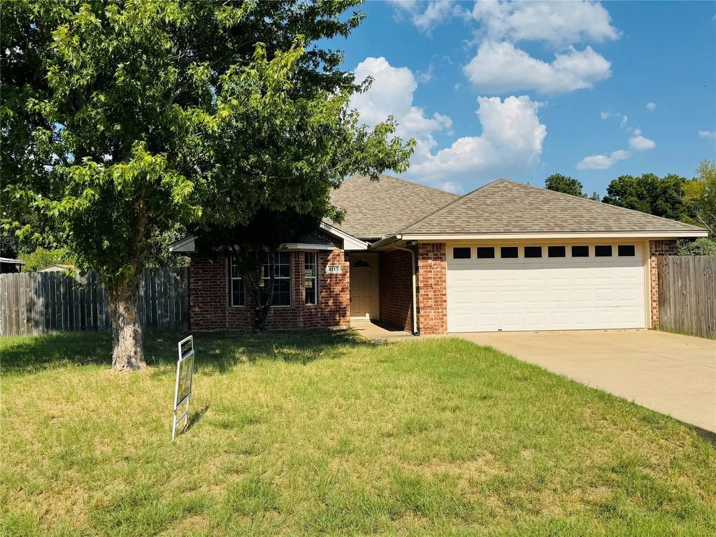 4117 Arrowhead Ln, Granbury