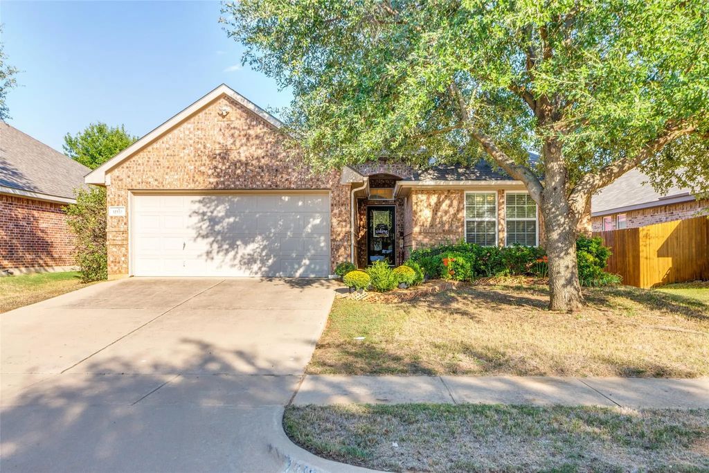 12131 Rowsley Lane, Burleson