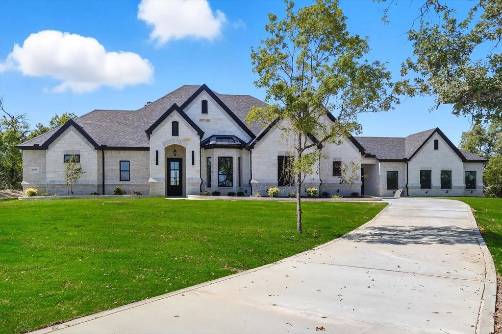 1040 Andy Ranch Court, Azle