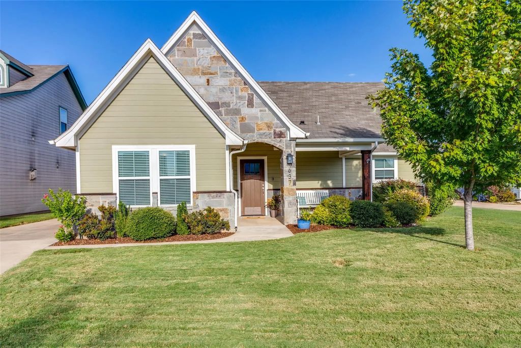 637 Kagen Court, Burleson