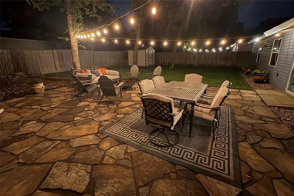 805 Clover Park Drive, Arlington