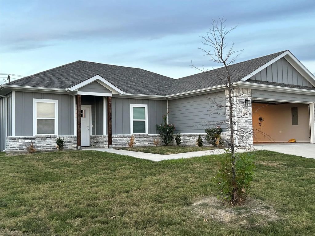 3612 Skylane Avenue, Corsicana