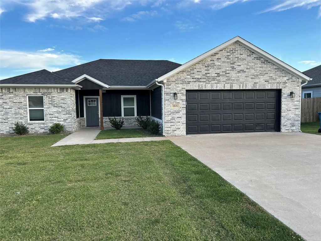 3825 Skylane Avenue, Corsicana