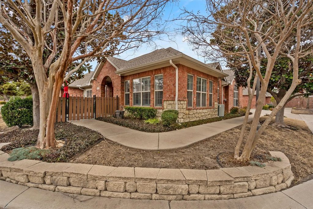 3100 Camellia Rose Drive 110, Fort Worth