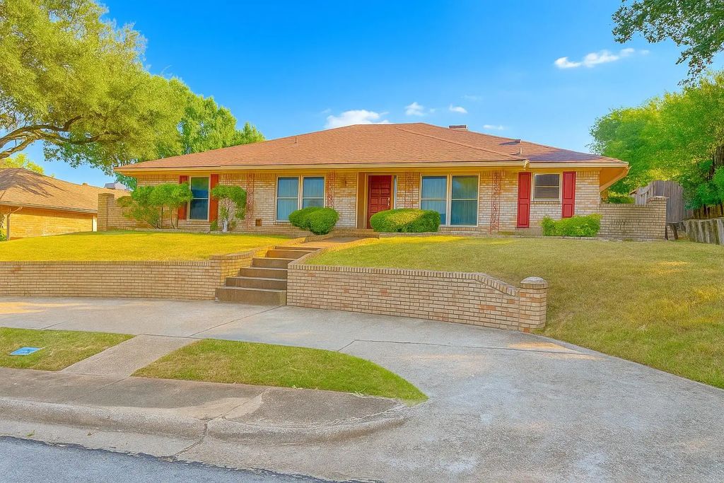 906 Heather Knoll Drive, DeSoto