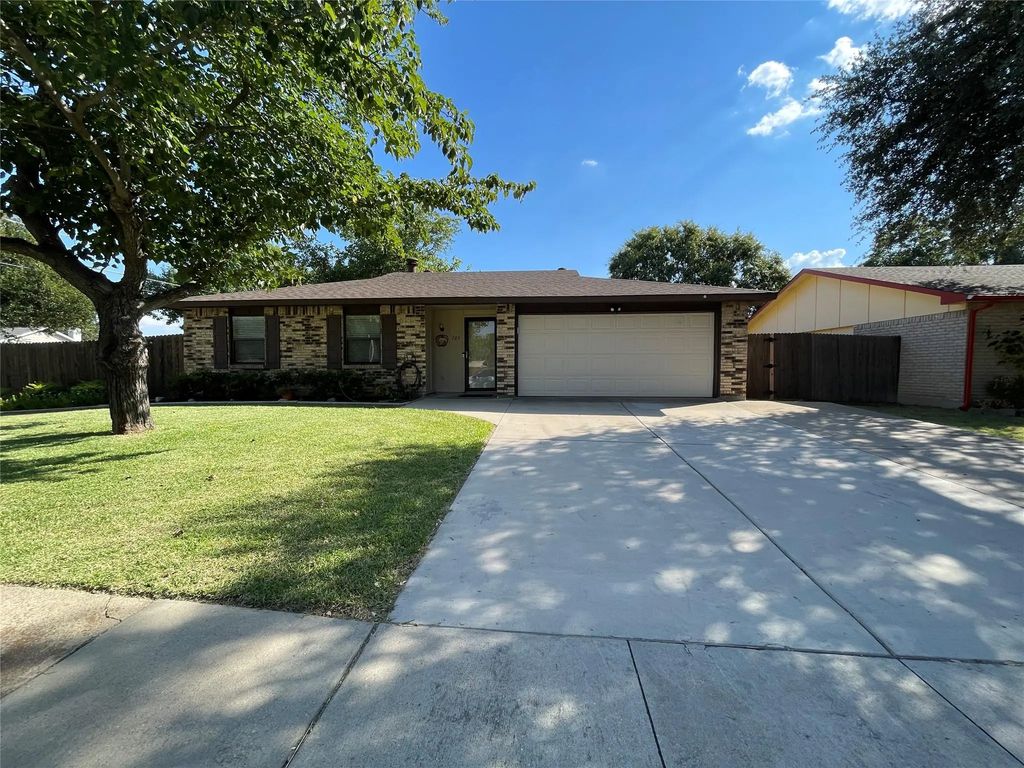 725 Parkvale Lane, Grand Prairie