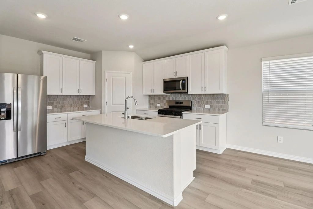 5711 Rushing River Way, Princeton