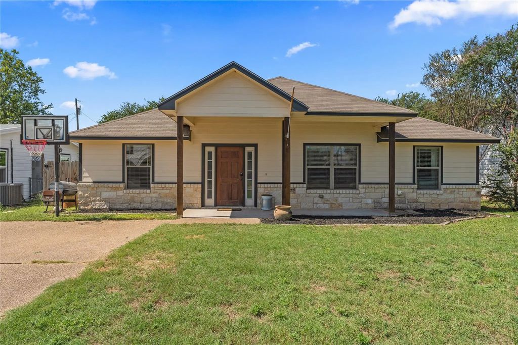 1015 S Adams Street, McGregor