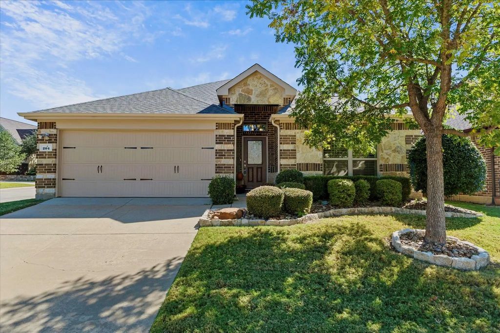 204 Tower Circle, Terrell