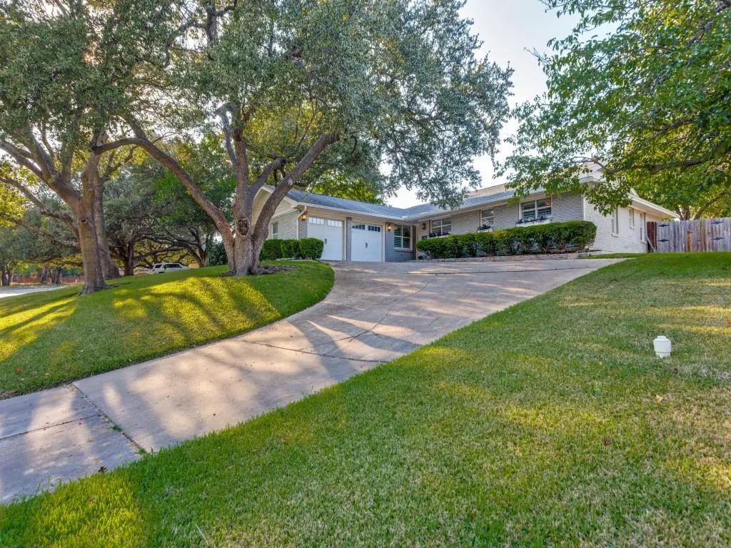 1912 Dakar Road E, Fort Worth