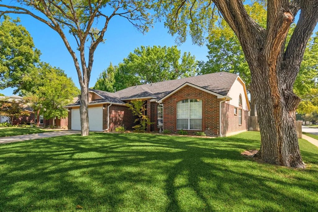 2073 Wedgewood Drive, Grapevine