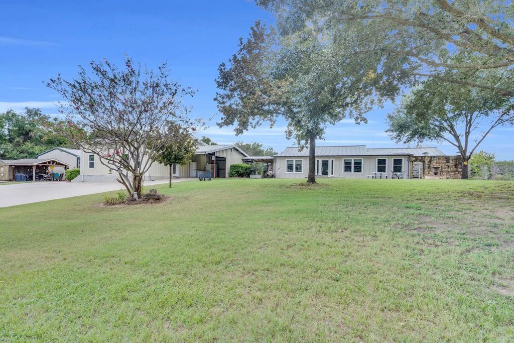 490 James Road, Ferris