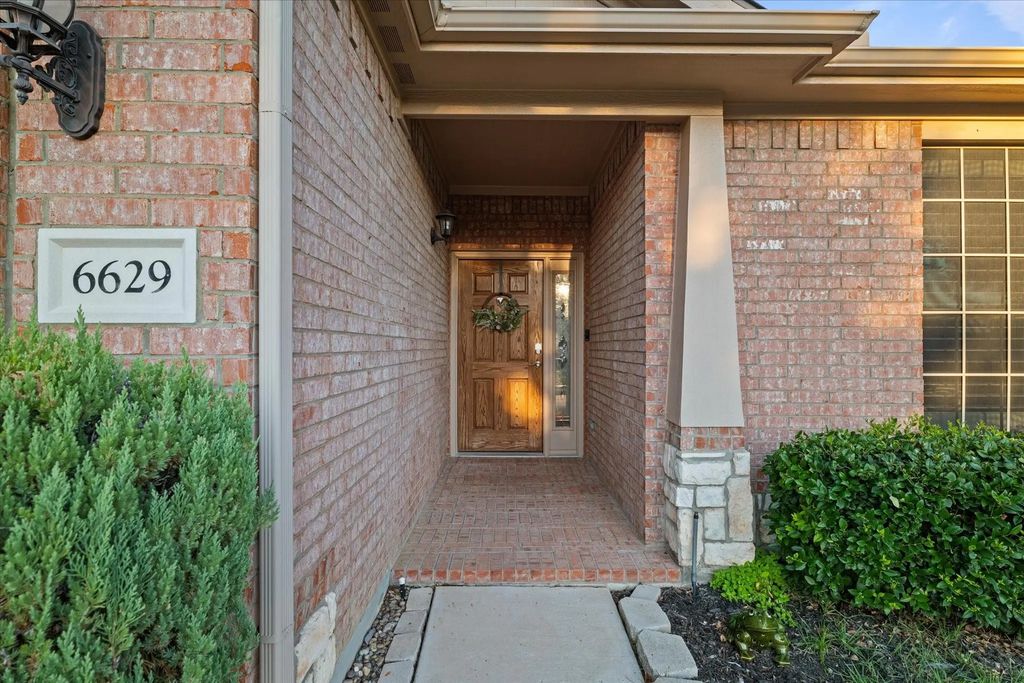 6629 Algarve Drive, Denton