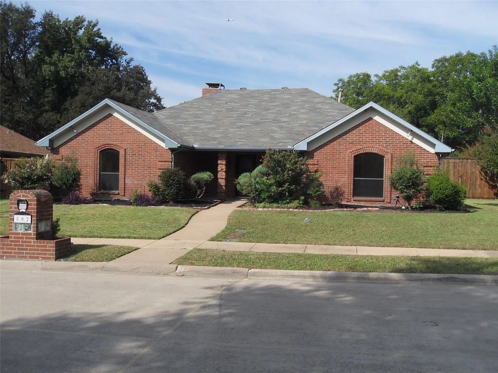 802 Ramblewood Drive, Lewisville