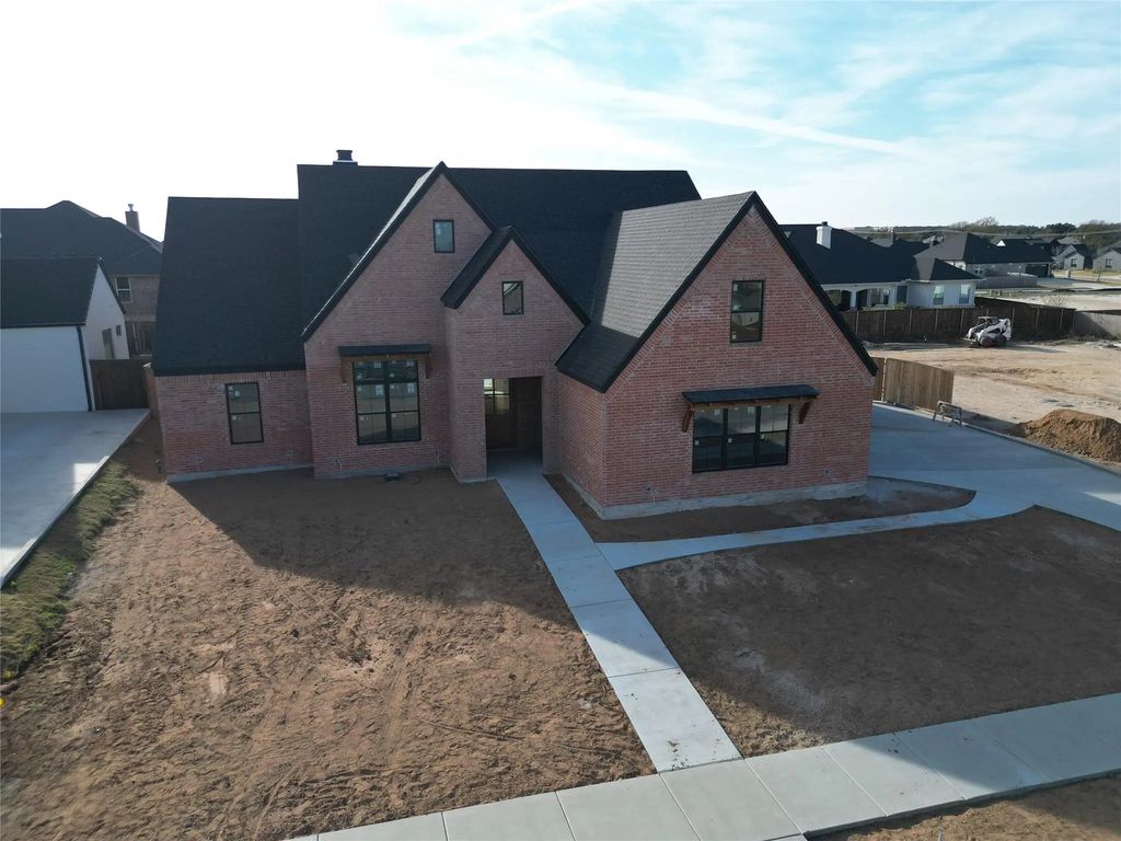 11010 Kings Canyon, Woodway