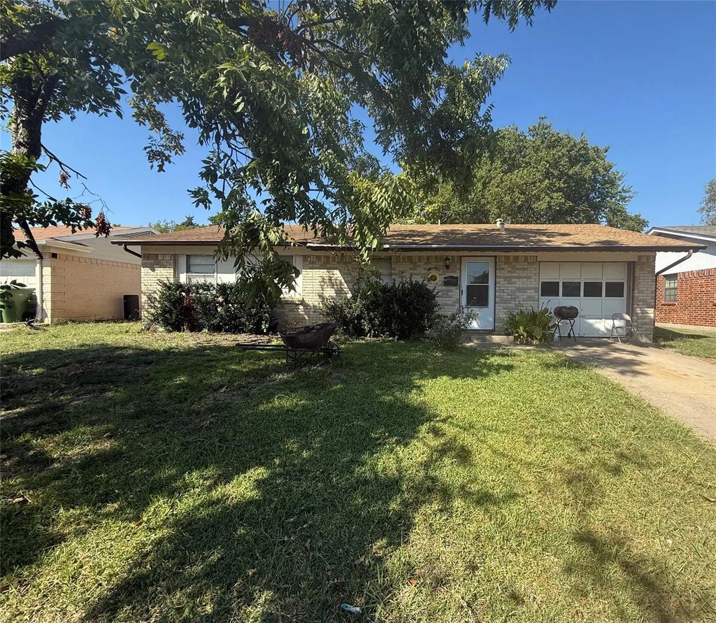 1017 Peace Rose Avenue, Garland