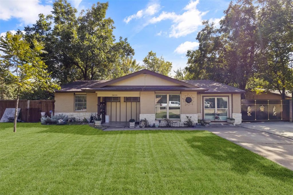 2820 Sequoia Lane, Arlington