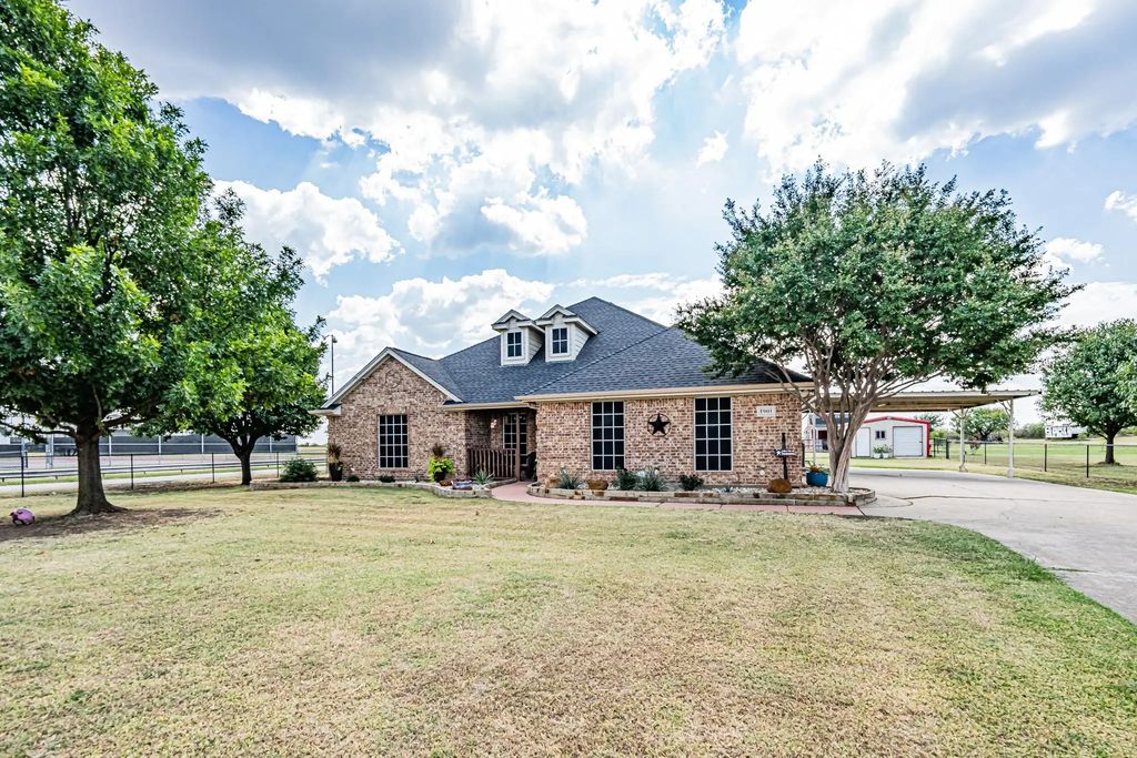 1901 Longhorn Trail, Crowley