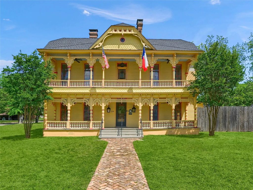220 W 6th Street, Bonham