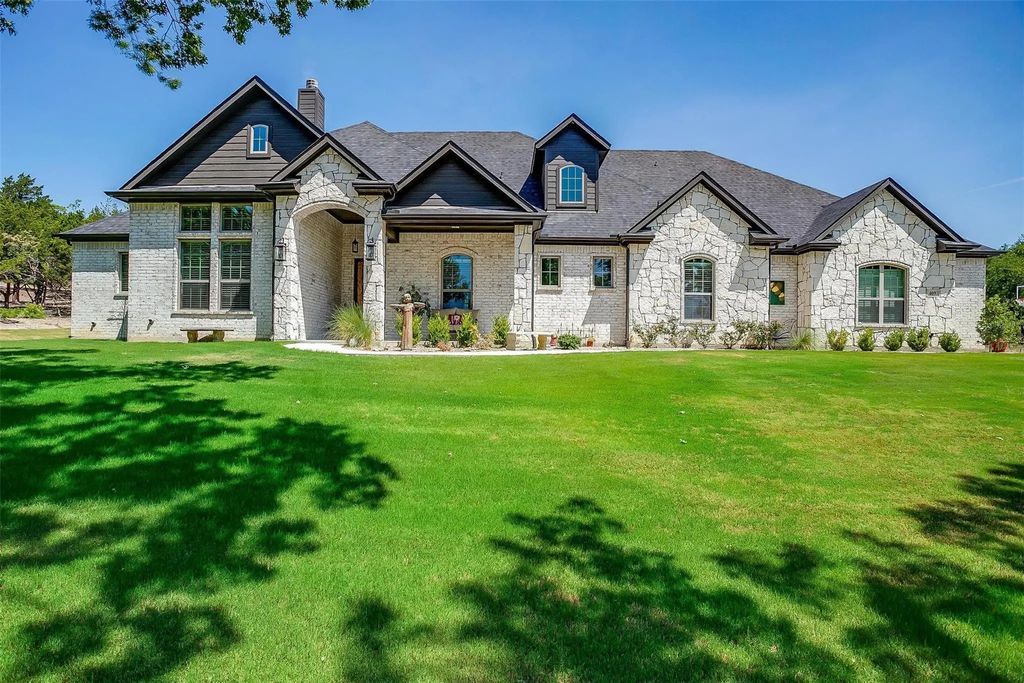 409 Glade Crest Road, Azle