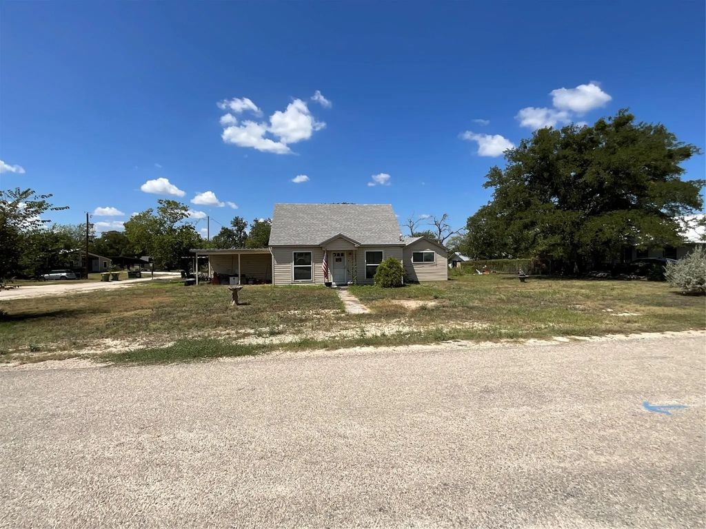 302 Hillcrest Street, Hico